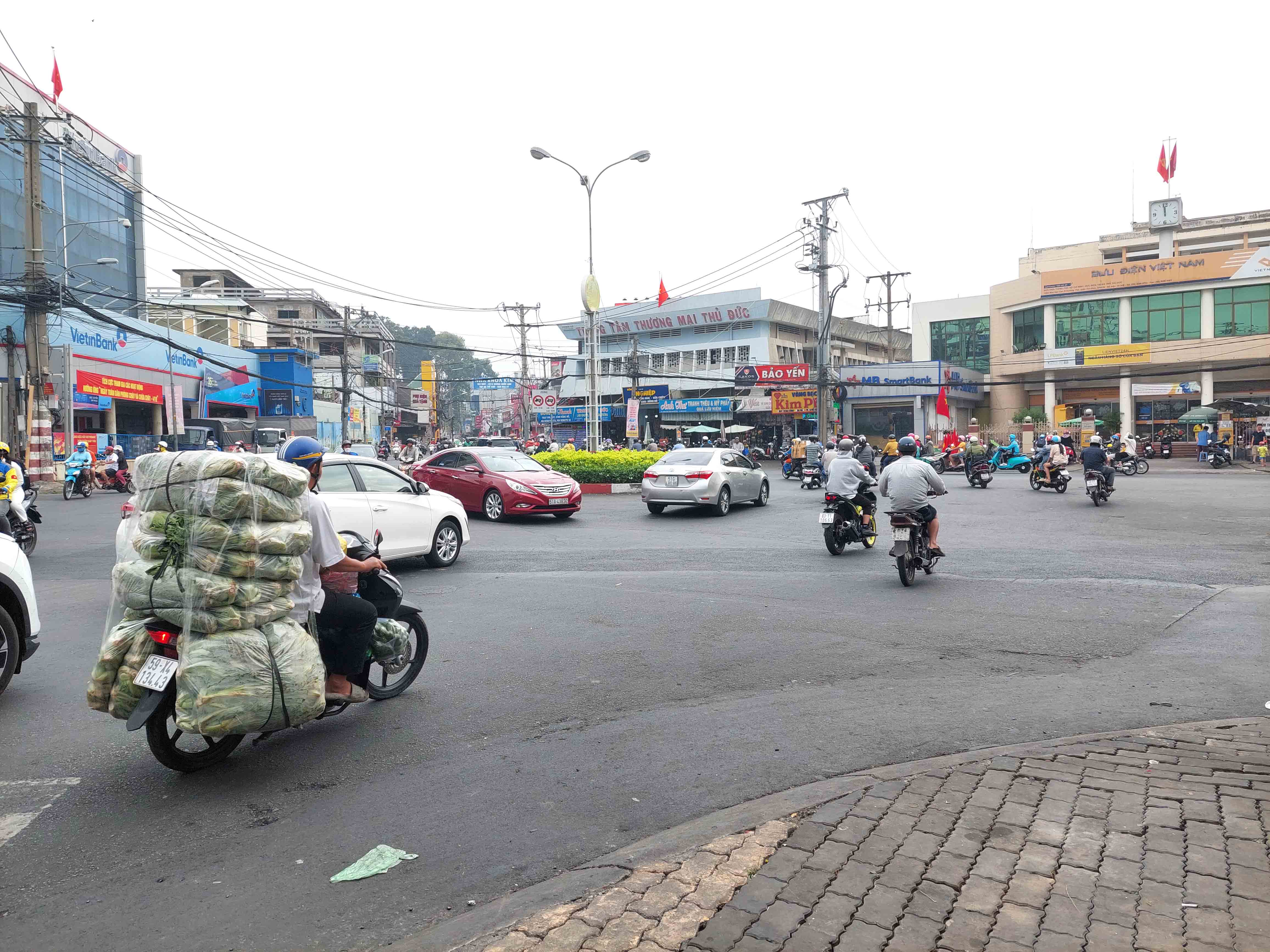 Hiếm Bán Nhà Mặt Tiền Kinh Doanh 4Tầng 60m2 chỉ 11 tỷ Nhỉnh Võ Văn Ngân Linh Chiểu Thủ Đức - Ảnh chính